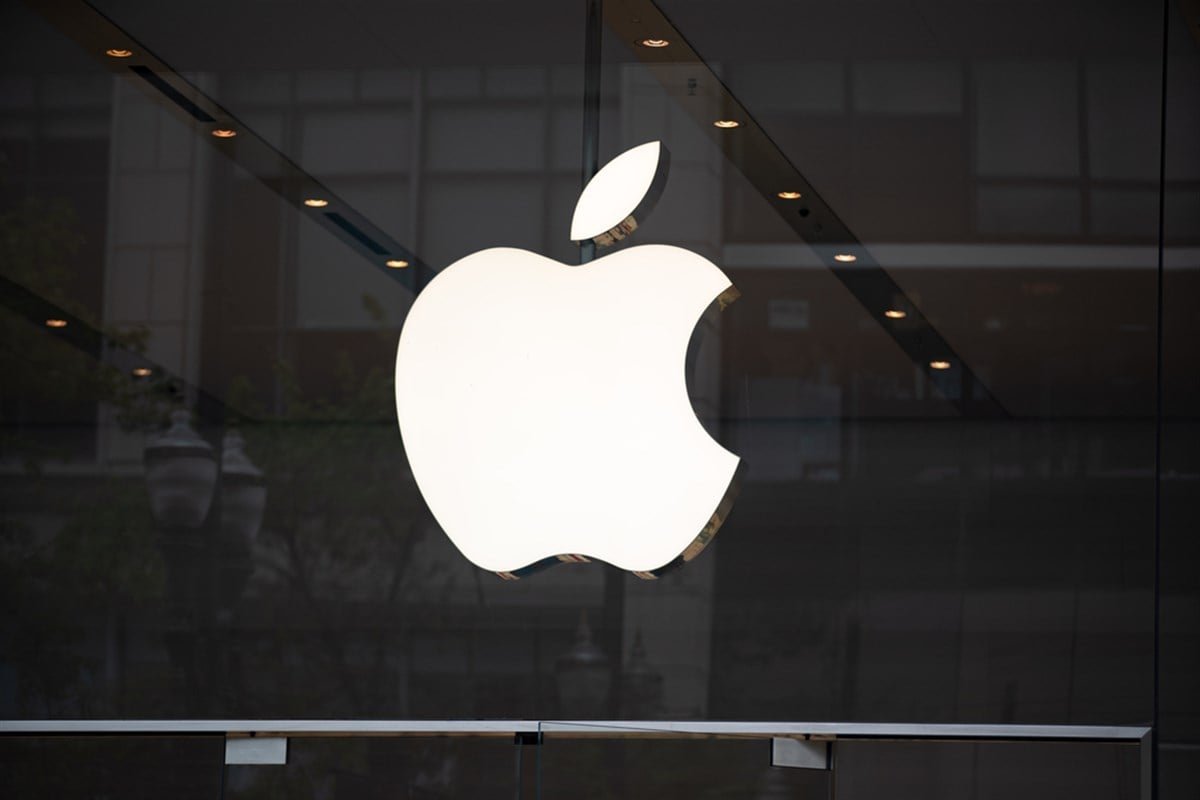 Apple Stock Surges on Tariff Exemptions and New U.S. Spending
