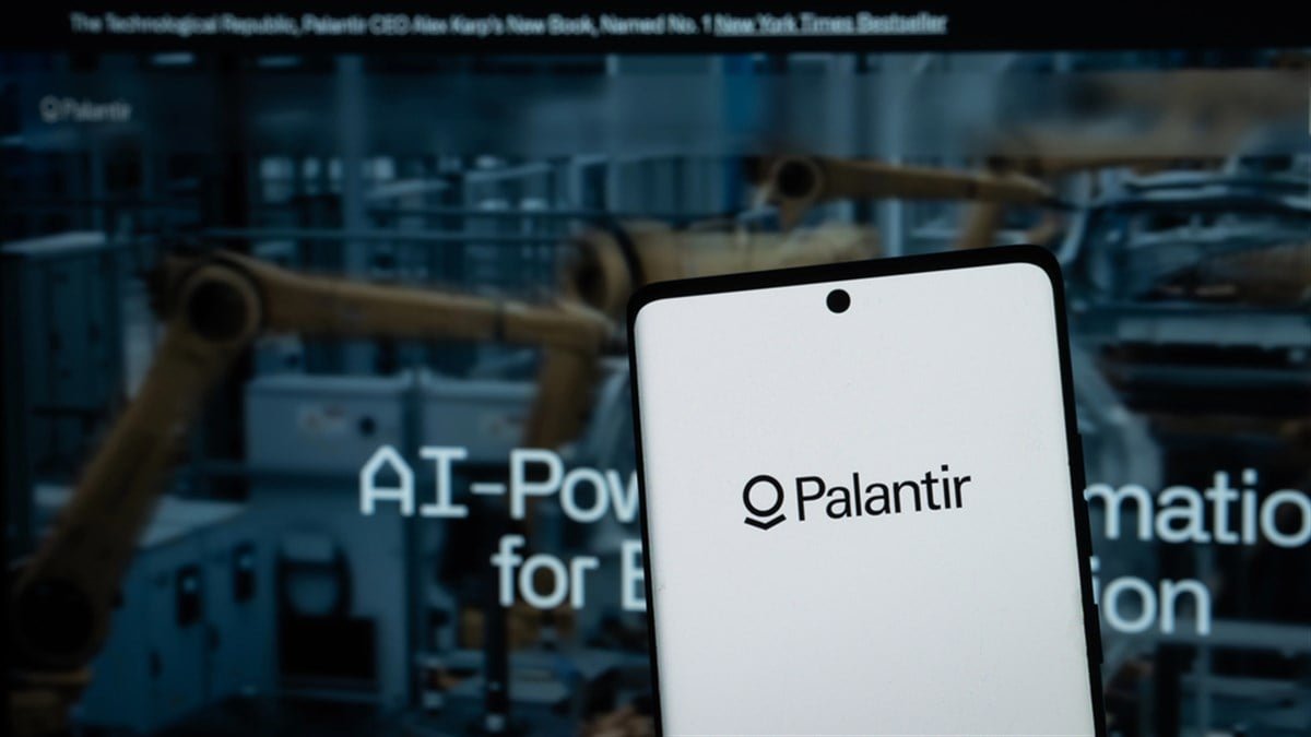 PLTR Stock Soars Despite Sky-High Valuation Concerns