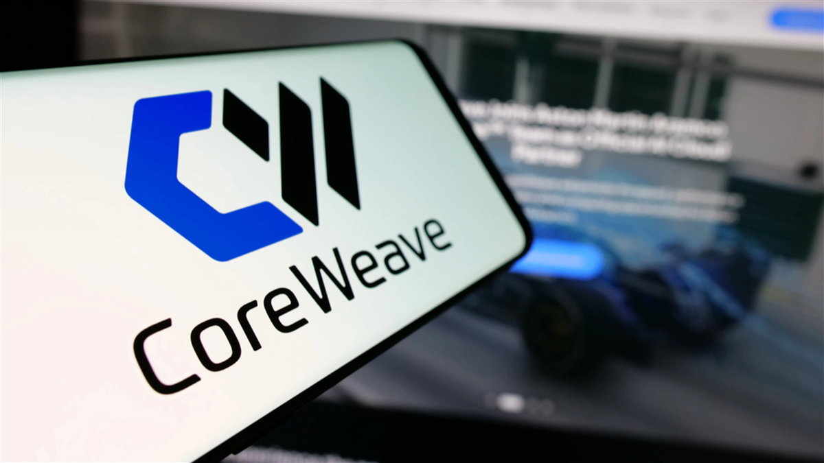Is CoreWeave’s 10% Stock Drop a Buy Signal for AI Investors?