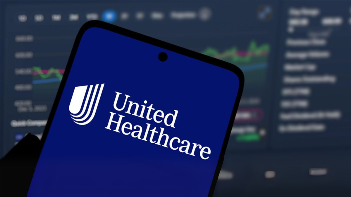 Buffett Buys UNH as Shares Trade Near 50% Lows
