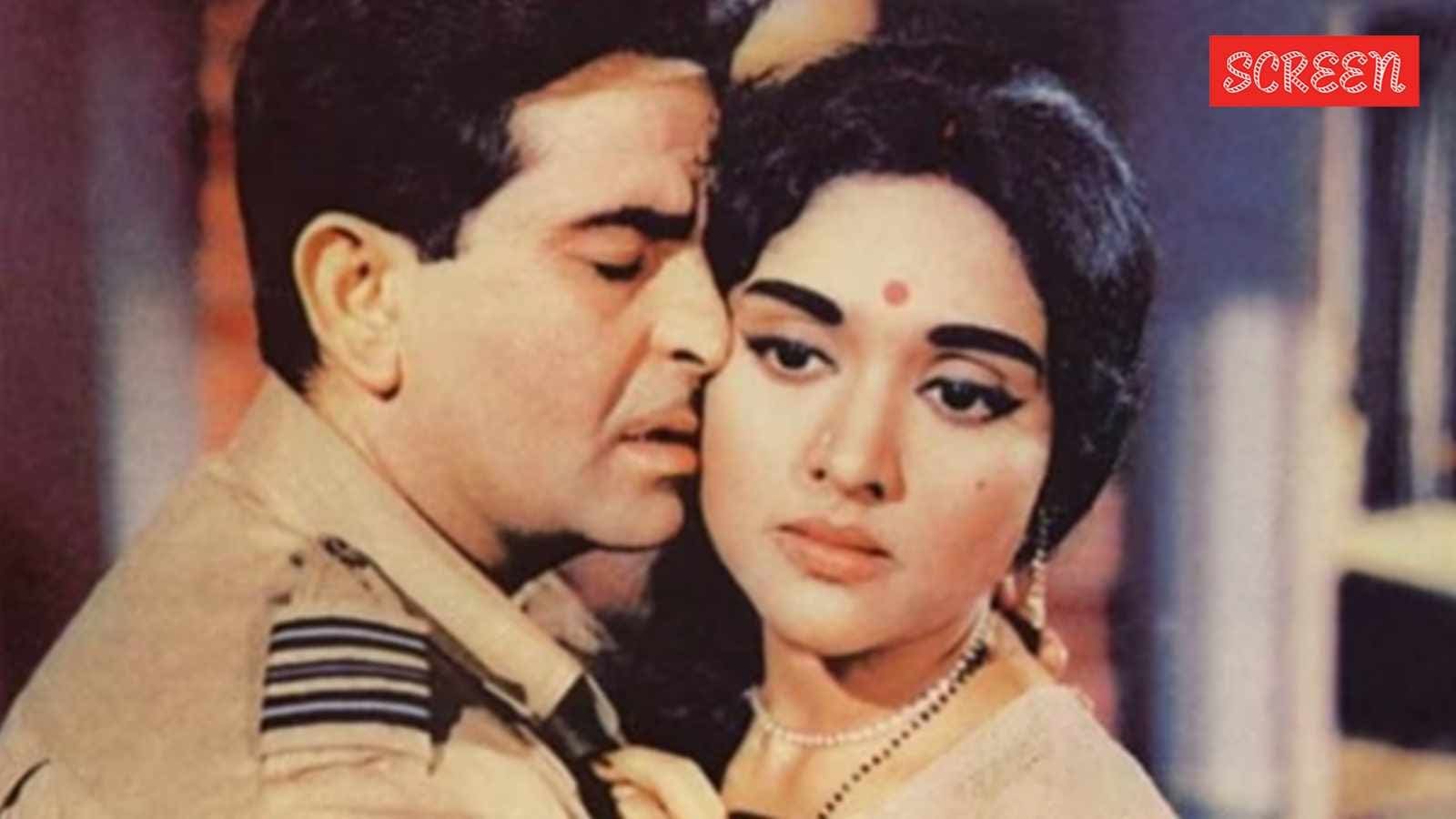 Bollywood’s first female superstar had a rift with Dilip Kumar, dated a married Raj Kapoor, quit films to marry his doctor | Bollywood News