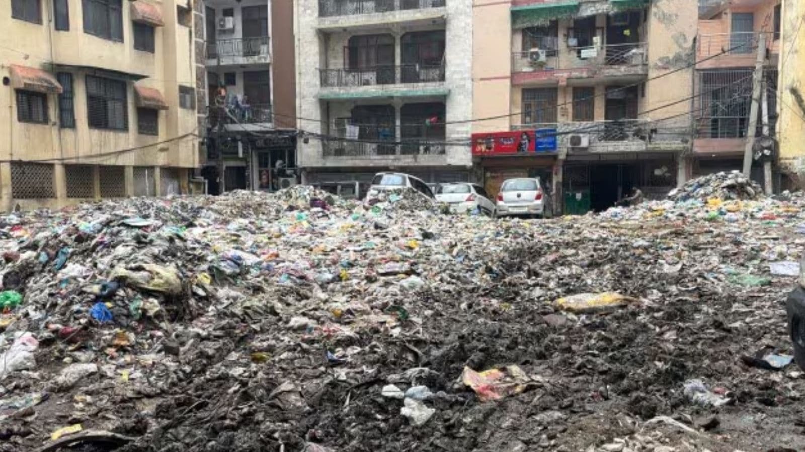 Zakir Nagar garbage dump: MCD starts cleaning waste, councillor says plan to build garden or parking space on plot | Delhi News