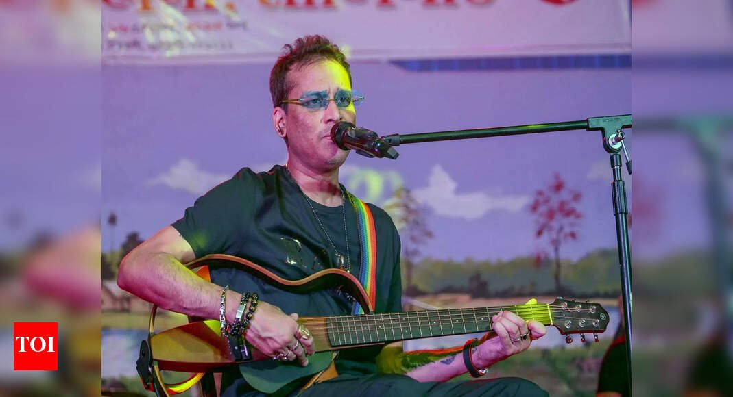 Zubeen Garg’s mortal remains arrive in Delhi; Ruckus breaks out at Guwahati airport as fans break through barricades – WATCH |