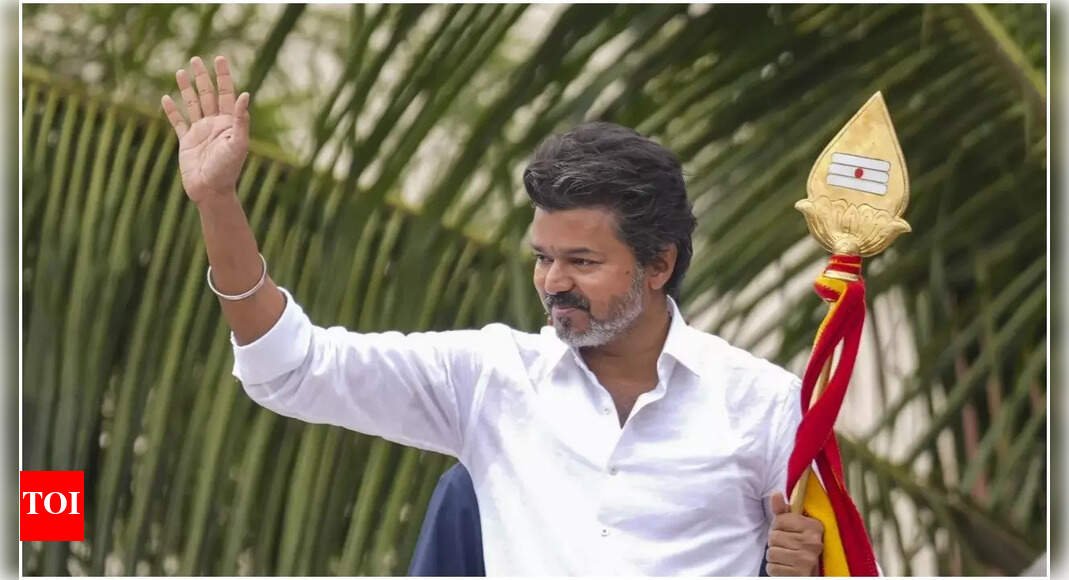 ‘Voting for DMK is voting for BJP’: Vijay accuses parties of having underground dealings at Namakkal rally; vows crackdown on kidney theft | India News ‘Voting for DMK is voting for BJP’: Vijay accuses parties of having underground dealings at Namakkal rally; vows crackdown on kidney theft | India News