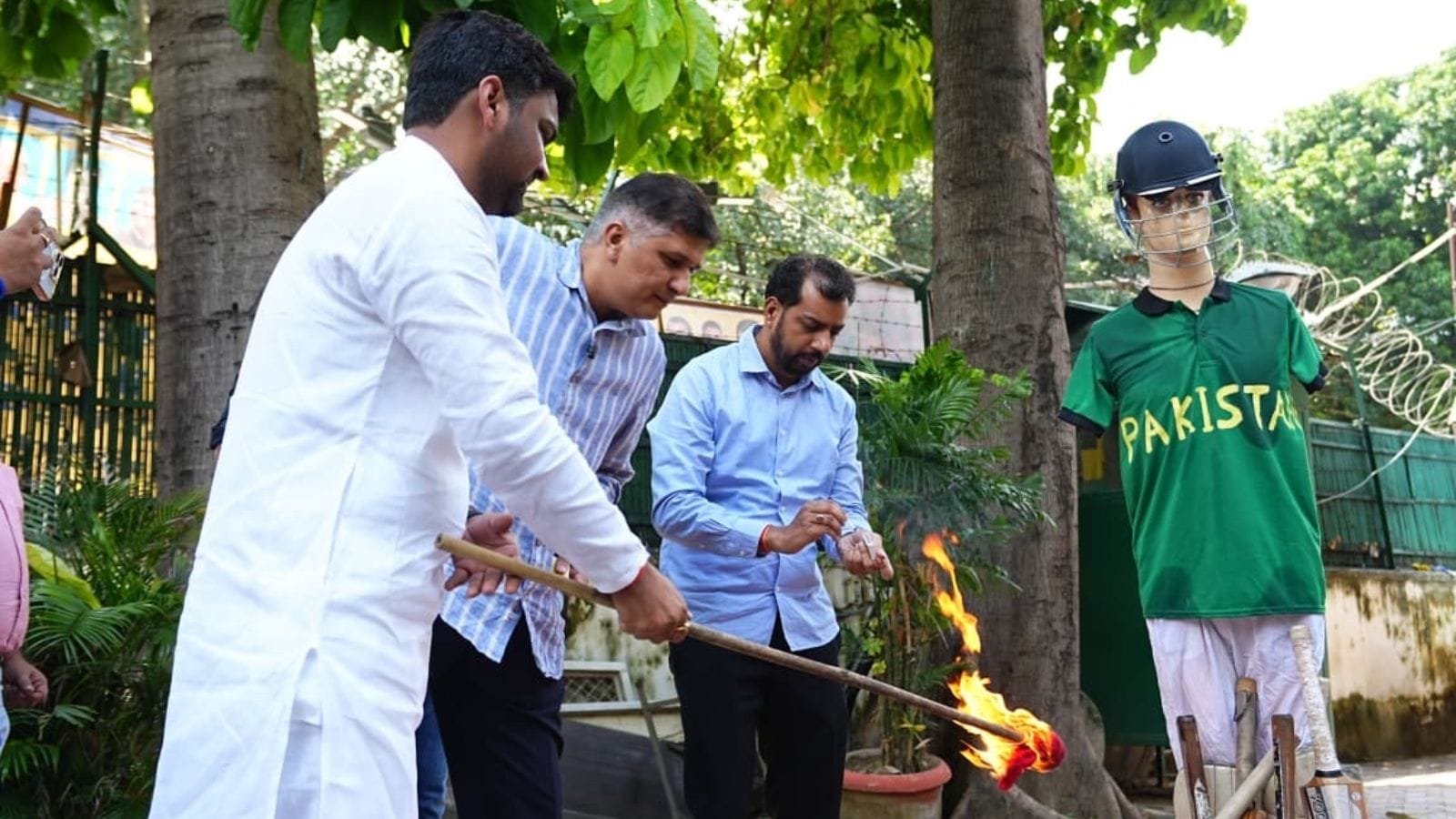 AAP warns boycott of bars, clubs screening India-Pakistan cricket match | Delhi News
