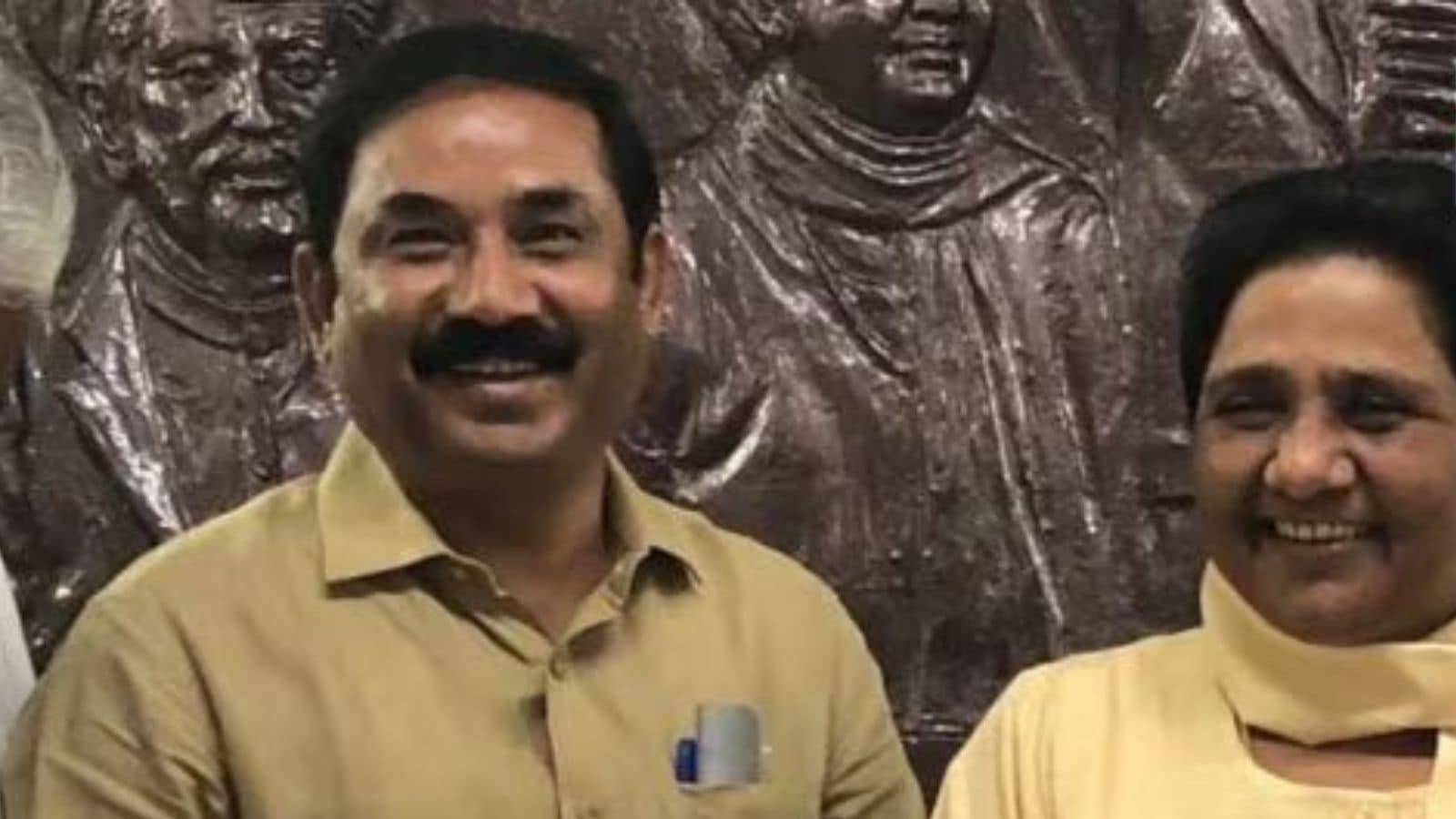 Father-in-law of Akash apologises for ‘mistakes’, Mayawati reinducts him | Lucknow News