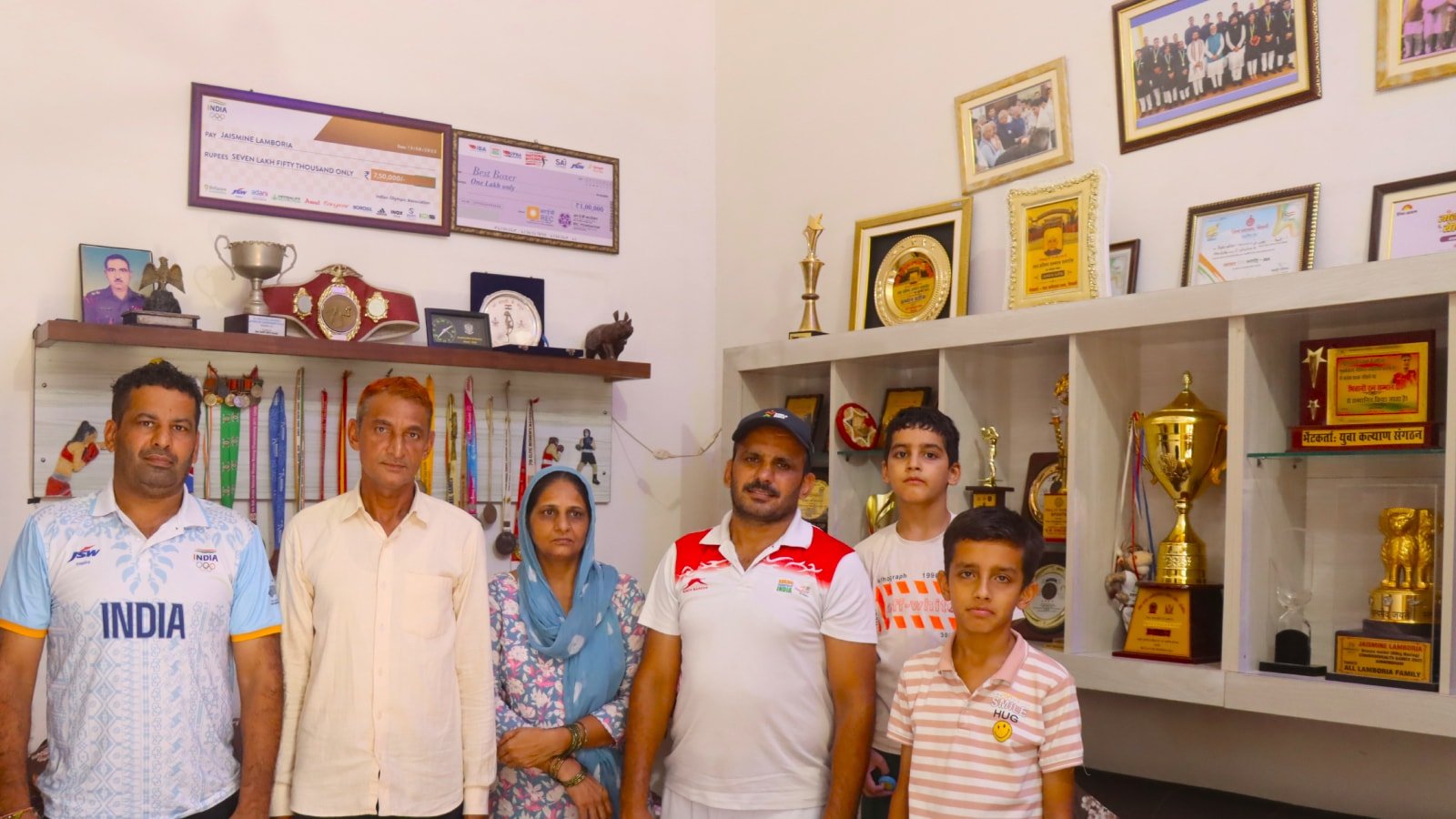 In star-studded Bhiwani boxing WhatsApp group, Olympic medalist Vijender Singh among those who celebrate Jaismine Lamboriya’s World Championship gold | Sport-others News