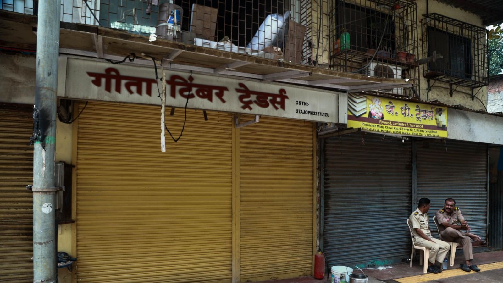 7 people injured as fire breaks out at chawl in Mumbai’s Kandivali | Mumbai News