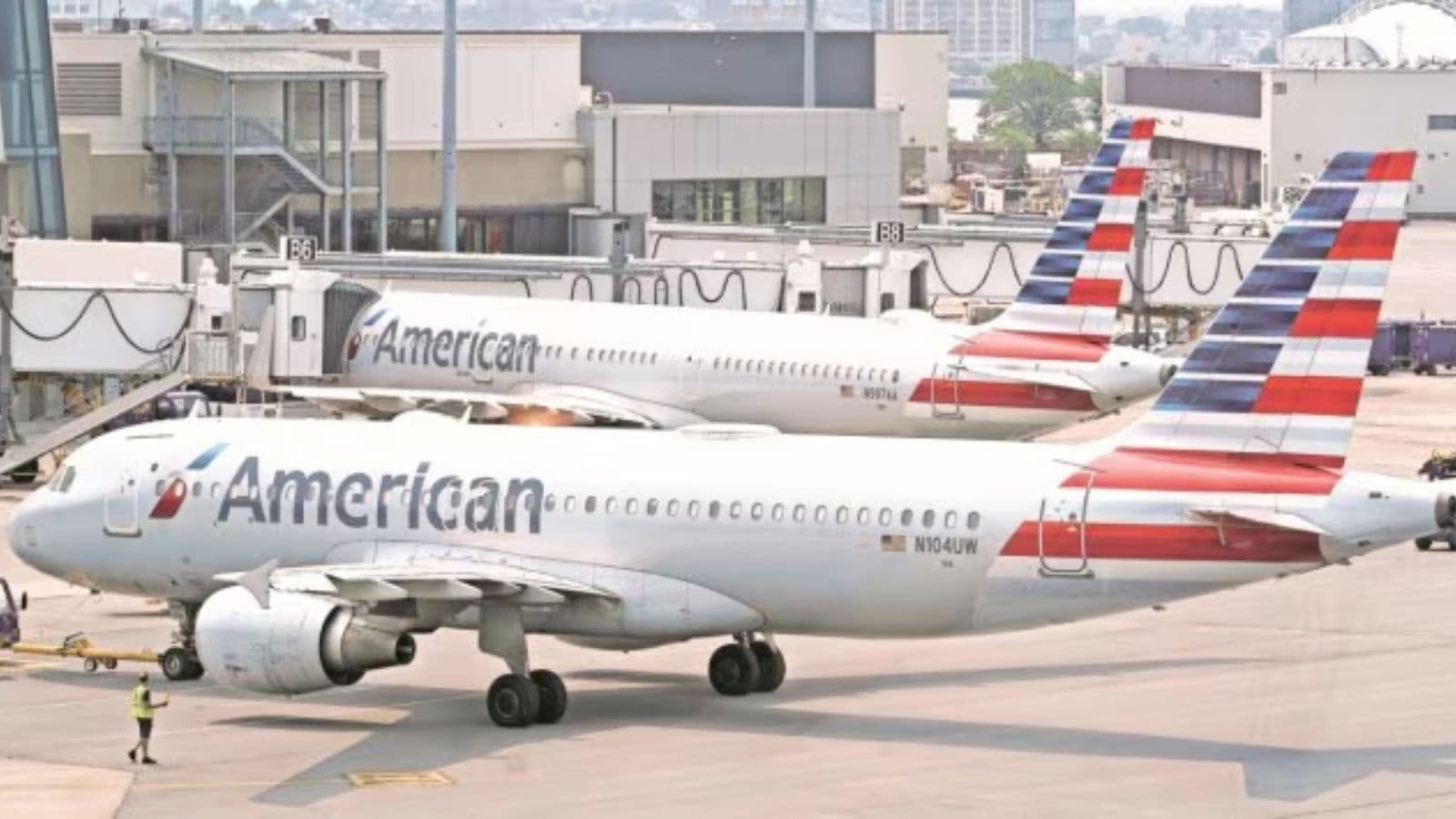 Key US senator urges Trump to back older retirement age for pilots | World News