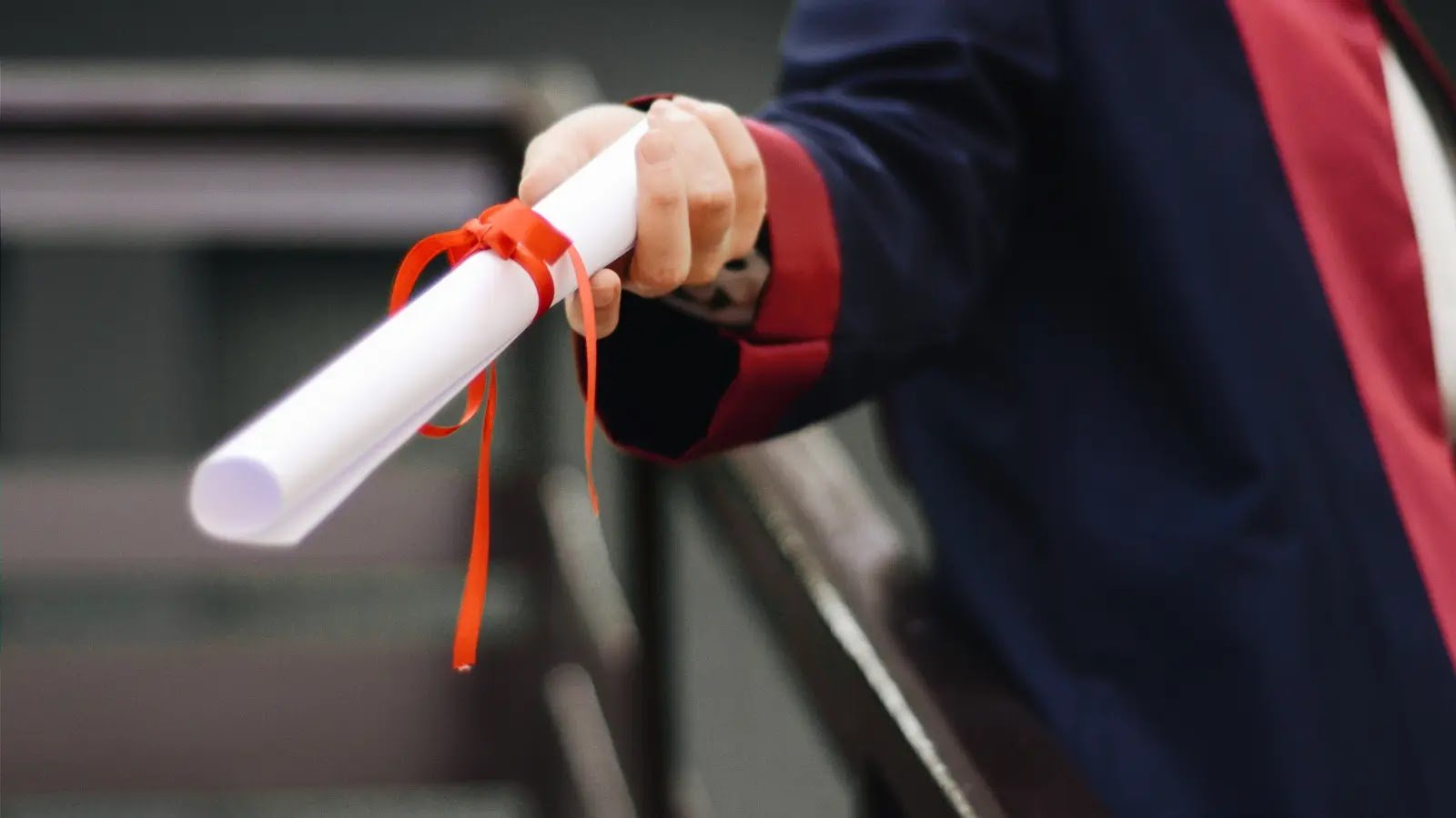 Fraudulent Scholarship Apps Target Students in “Defarud” Scam Campaign