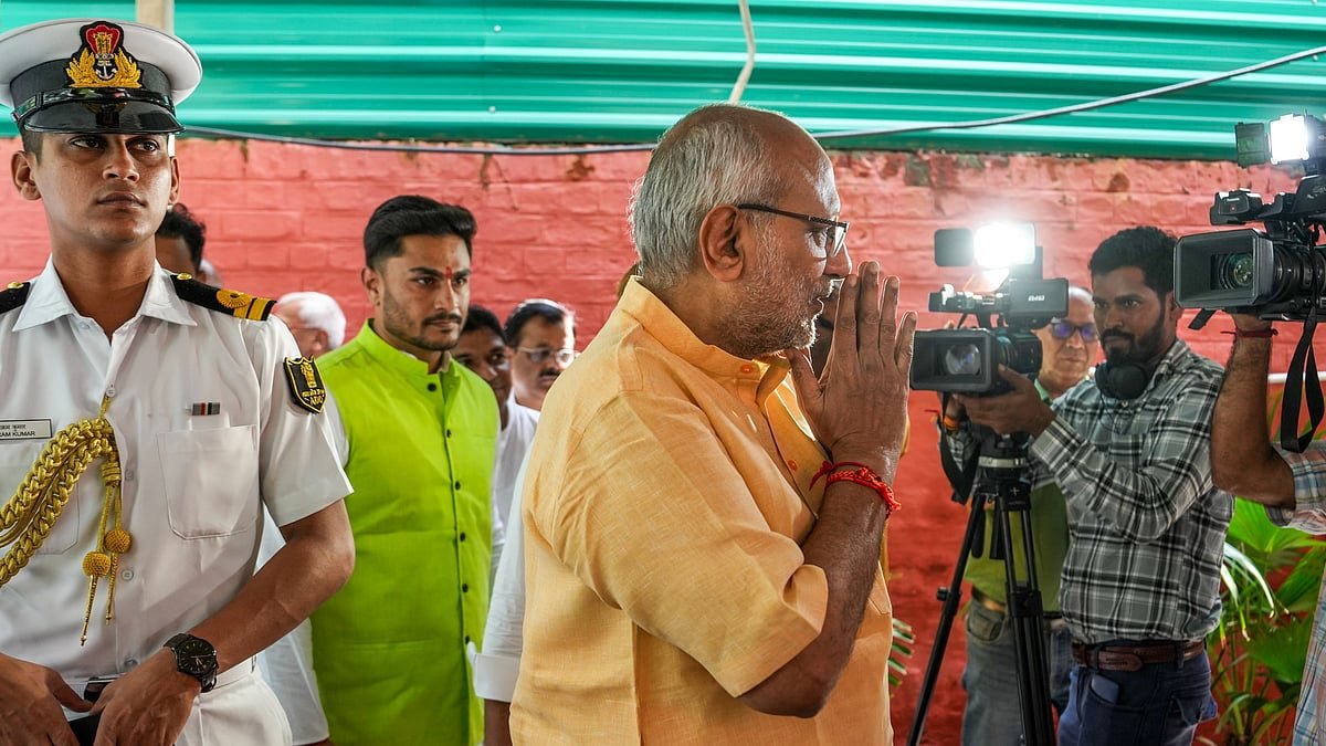 PM Modi, Rahul Gandhi Cast Vote