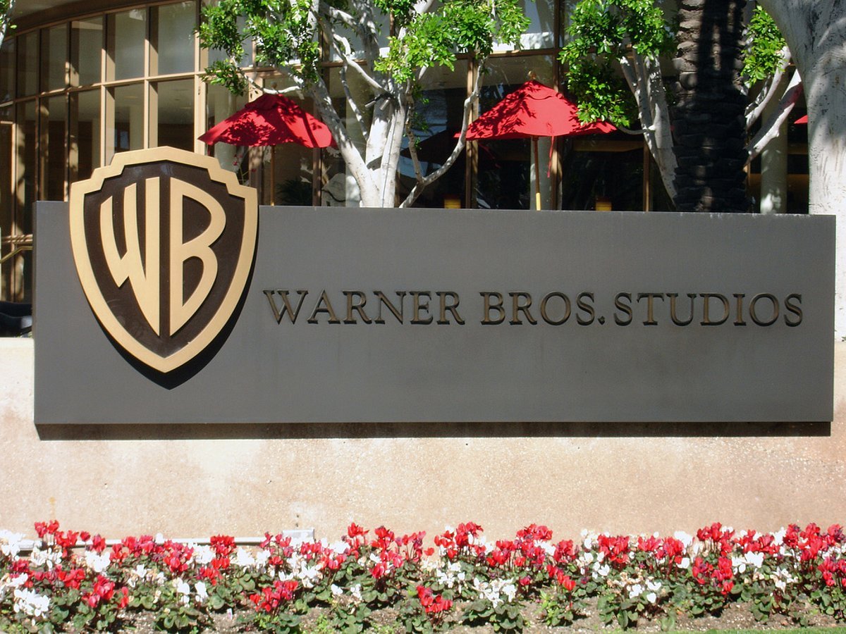 Warner Bros. Discovery Share Pick Strong Rally As Larry Ellison-Family Backed Company Paramount Considers Bid