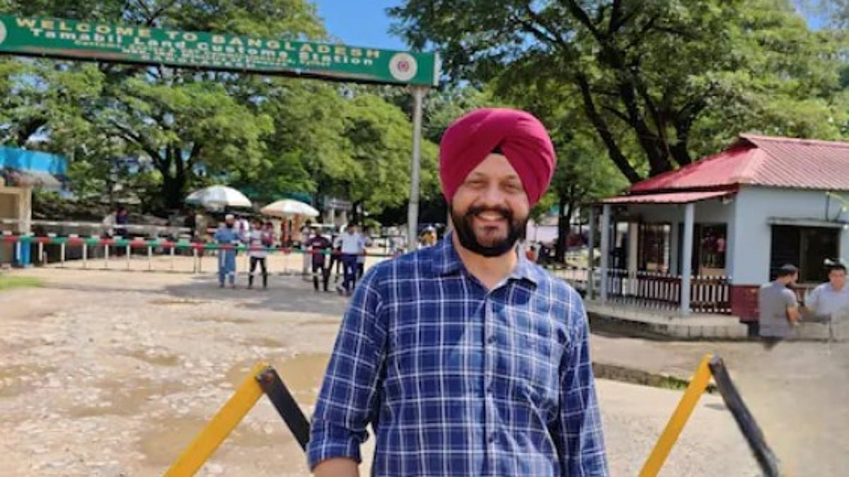 Senior Finance Ministry Official Killed, Three Injured As BMW Hits Motorcycle In Delhi Senior Finance Ministry Official Killed, Three Injured As BMW Hits Motorcycle In Delhi