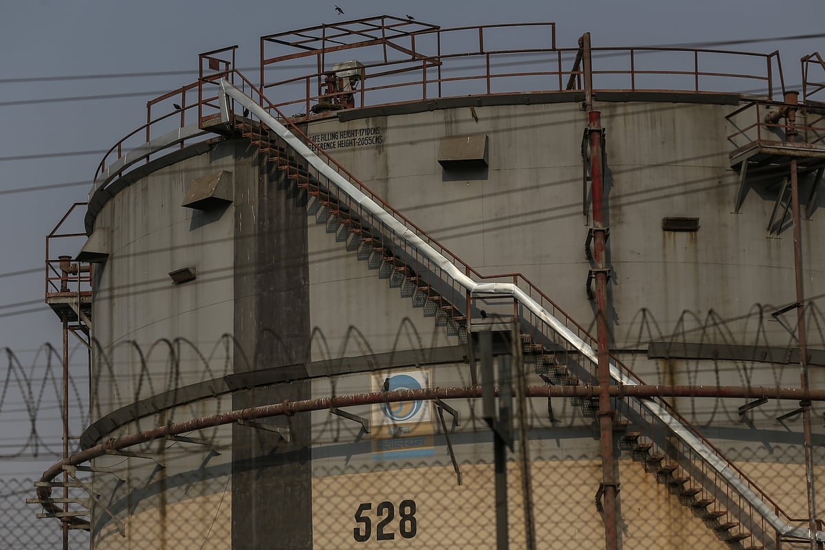 Oil Steadies With Focus On Russian Crude Flows, Refinery Strikes