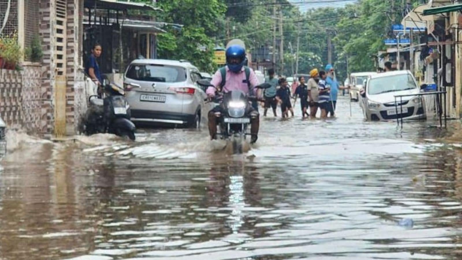 Chandigarh records 40.8 mm rainfall, schools to remain closed today | Chandigarh News