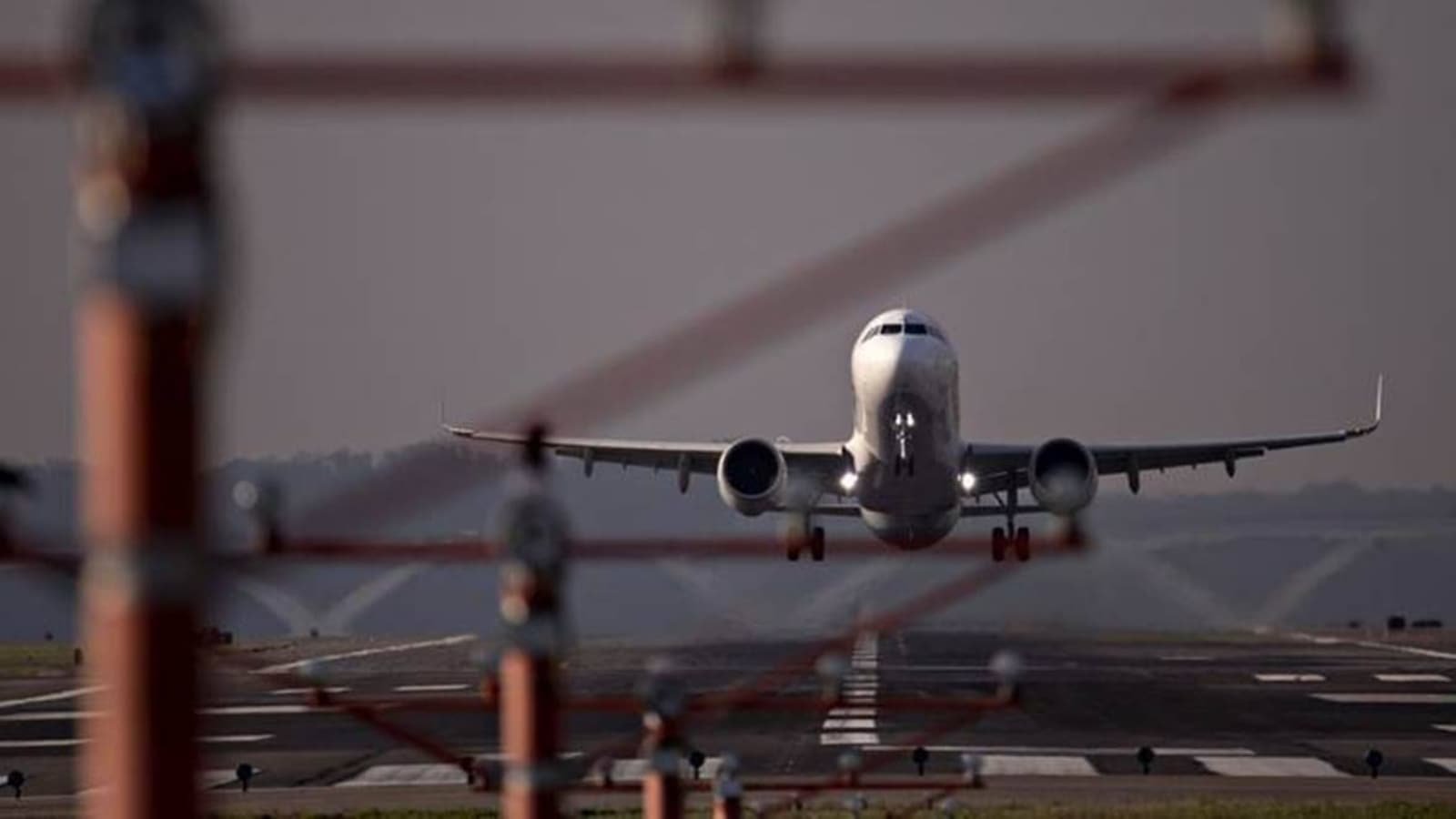 Bengaluru-Pune flight diverted to Mumbai due to heavy rain | Pune News