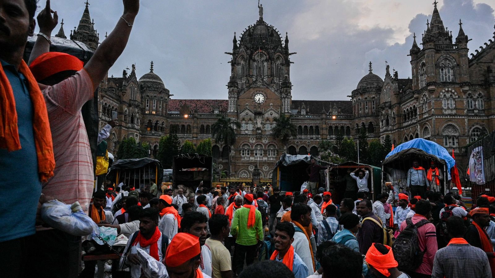 Amid Maratha protest, BMC deploys more workers, forms war room | Mumbai News