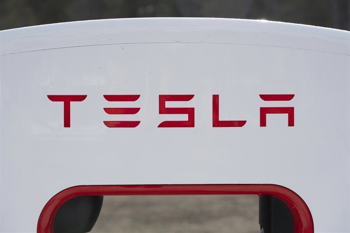 TSLA Stock Faces Resistance Again—Is the Rally in Trouble?