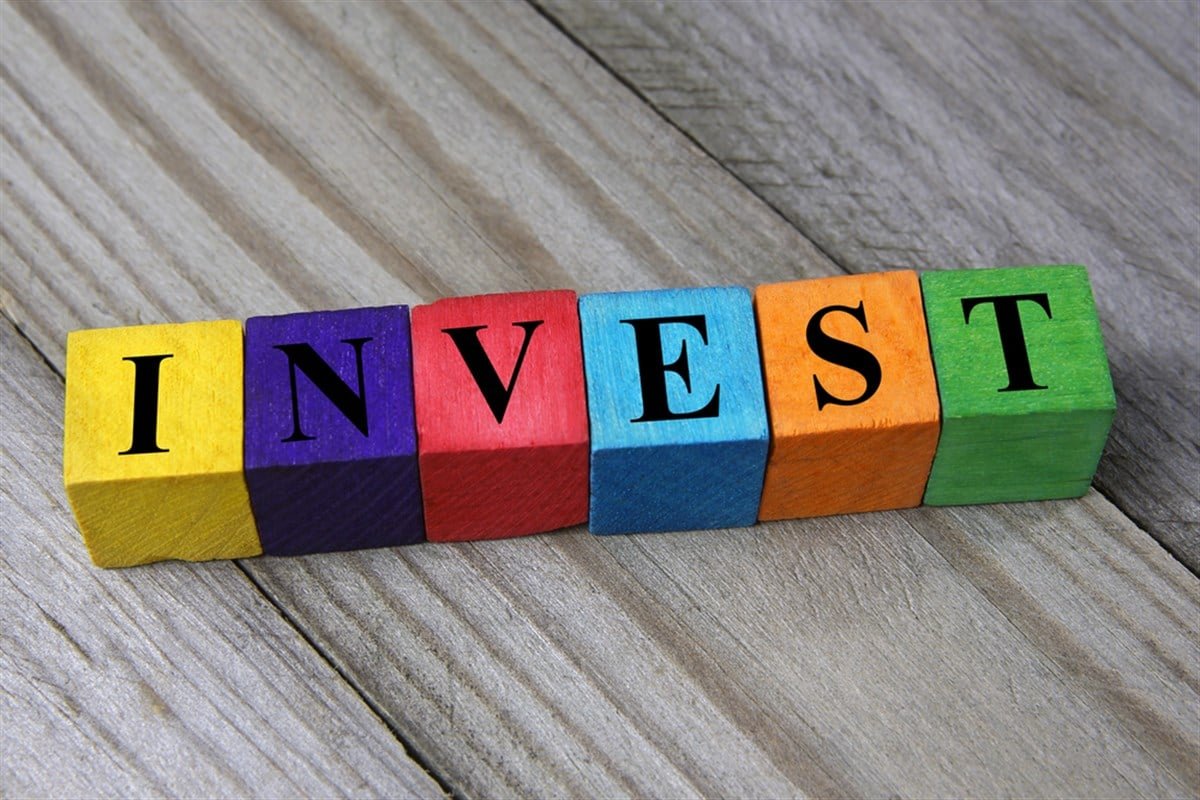 3 Stocks to Buy When the Fed Cuts Rates: O, VZ, and PNC