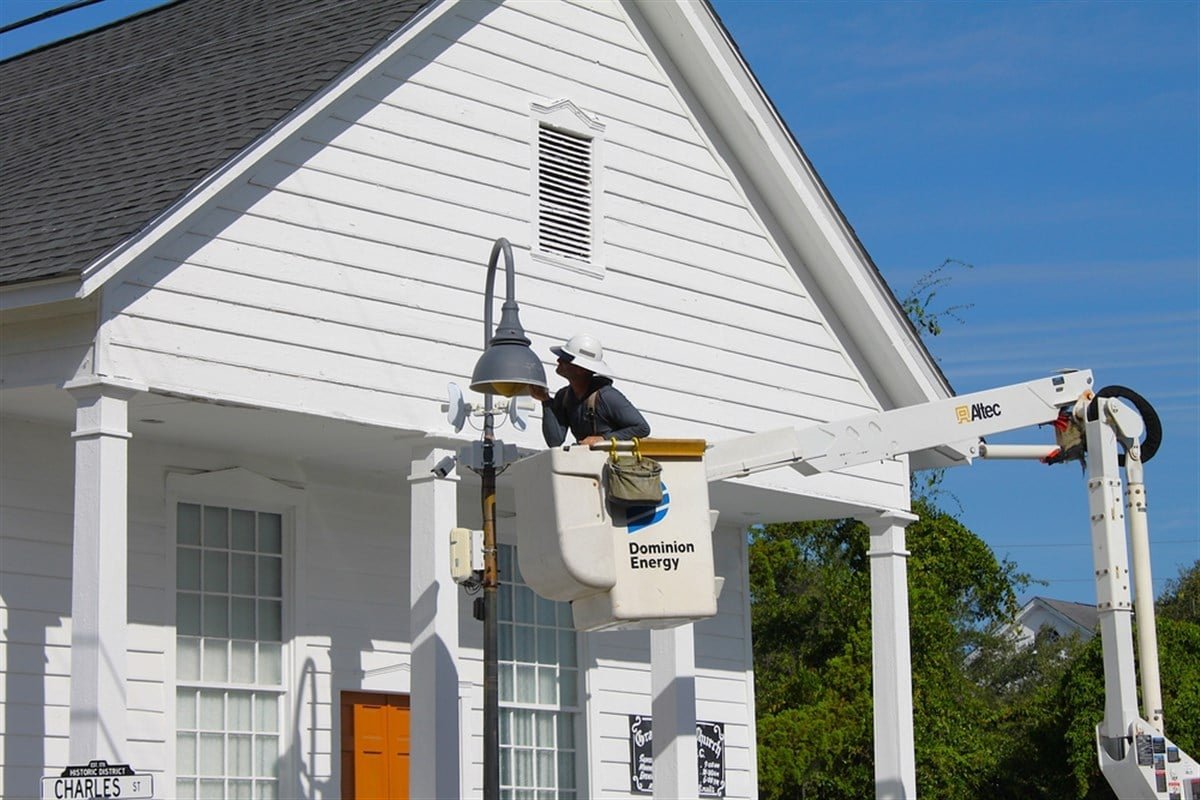 Dominion Stock’s Dividend & AI Growth Make It a Utility to Watch
