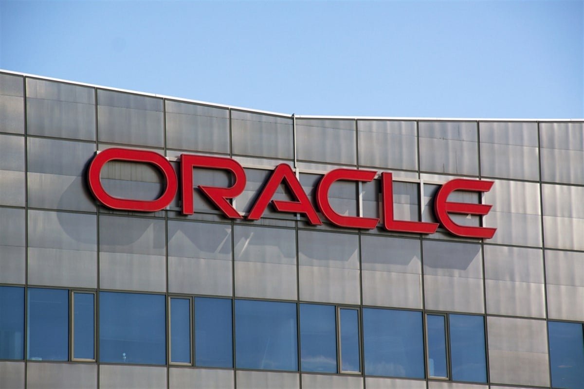 ORCL Stock Set to Break T With AI Cloud Growth