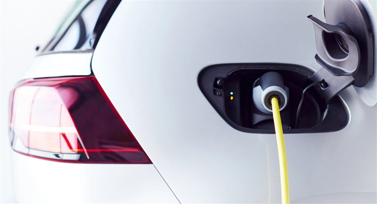 GM, F, and TSLA Stocks Outpace S&P 500 as Auto Sales Surge