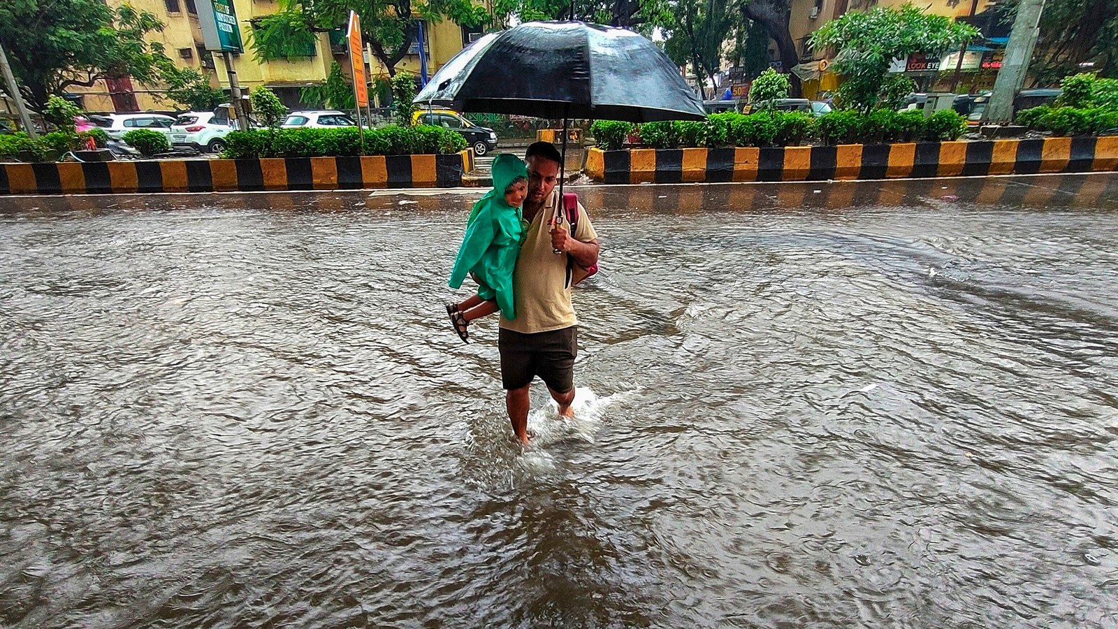 Very heavy rain on cards this festive weekend: IMD sounds orange alert  | Mumbai News