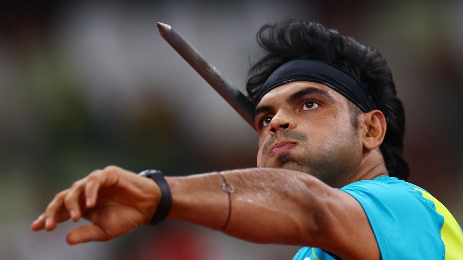 Neeraj Chopra has it easy while Pakistan’s Arshad Nadeem struggles before making final