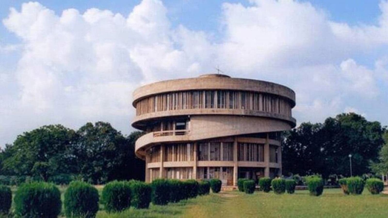 Student power on display — dynamic alliances, fresh faces sweep polls in colleges | Chandigarh News