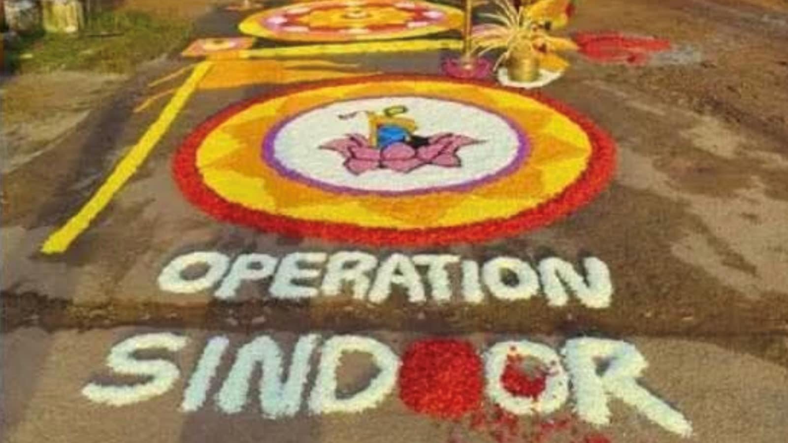 Onam pookkalam with saffron flag comes up near Kerala temple, 27 RSS workers booked | Thiruvananthapuram News