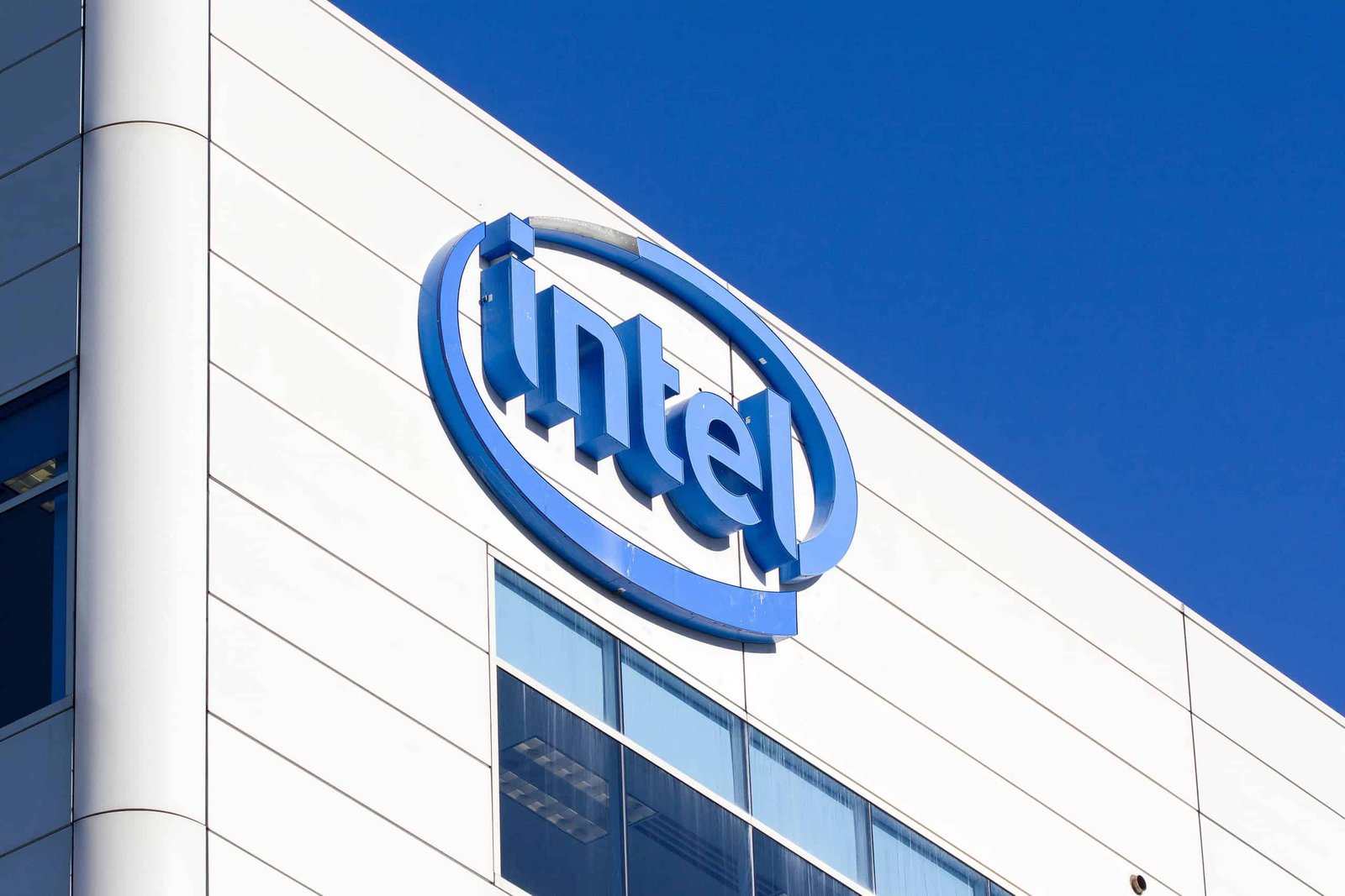 Intel CEO Sells Stake to US