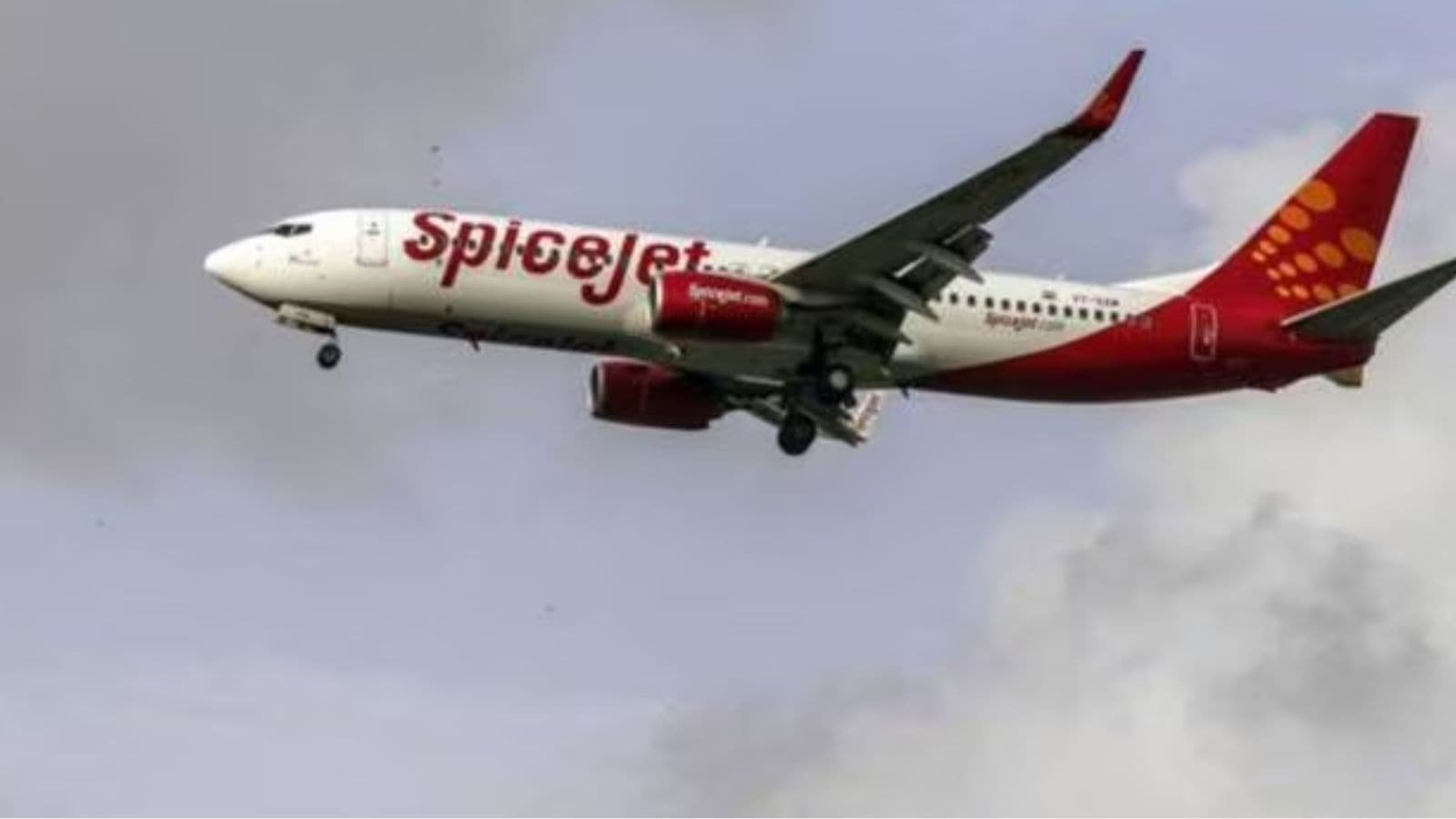 SpiceJet told to pay Rs 50,000 for not providing sufficient meals after 14-hour flight delay | Mumbai News