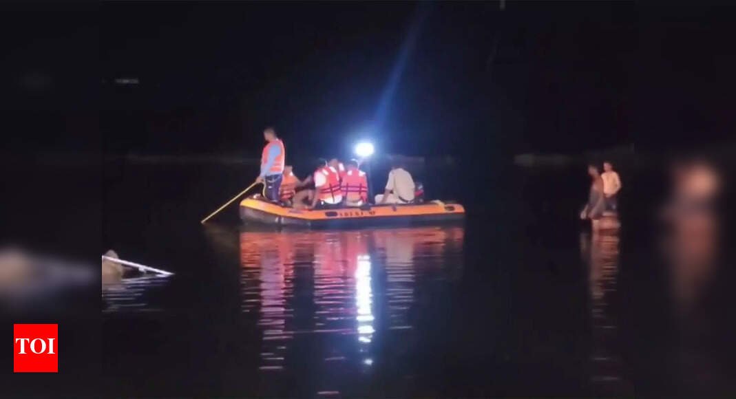 MP: Tractor-trolley overturns in pond during Durga idol immersion; 11 drown | India News