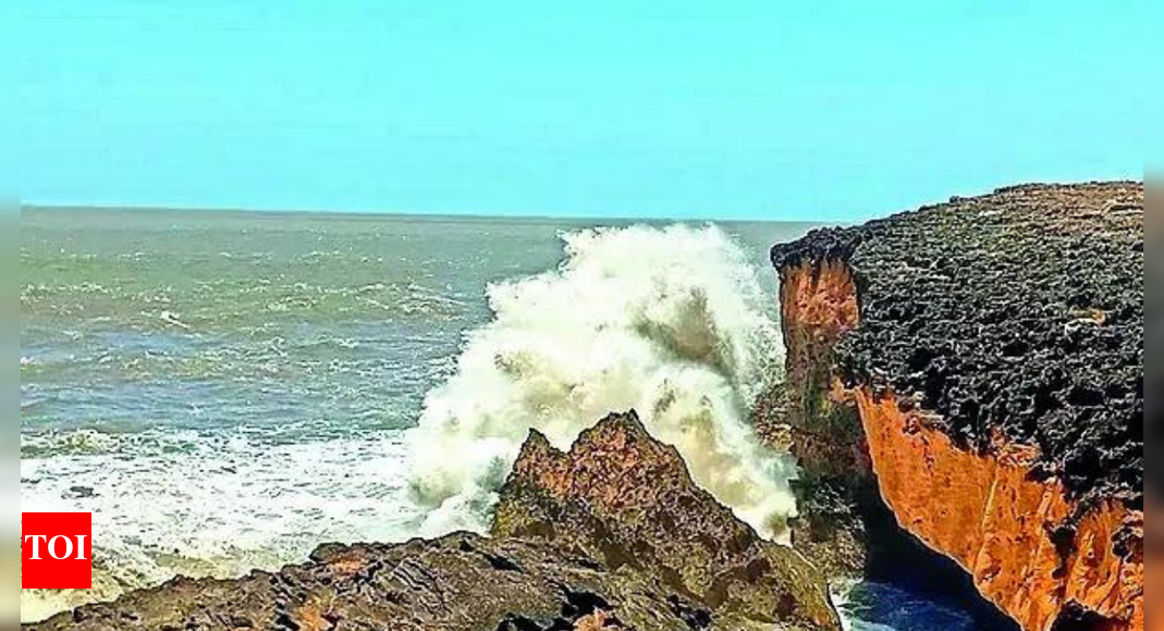 Cyclone Shakhti moves westwards off Gujarat: IMD issues warning; fishermen on alert | Ahmedabad News