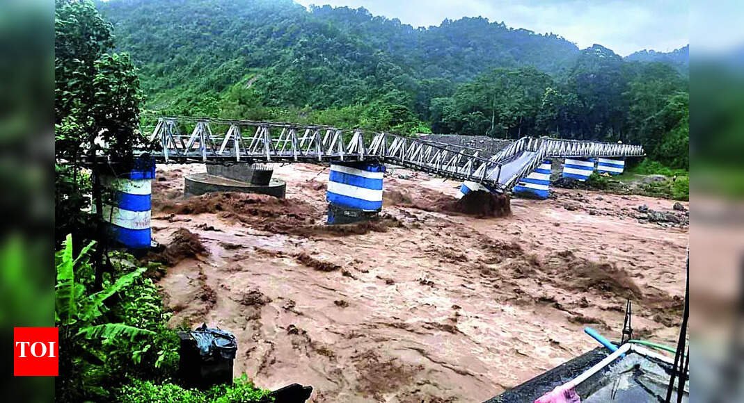 Bengal floods: 28 dead, dozens missing as rain ravages Darjeeling hills; tourist town of Mirik badly hit | India News