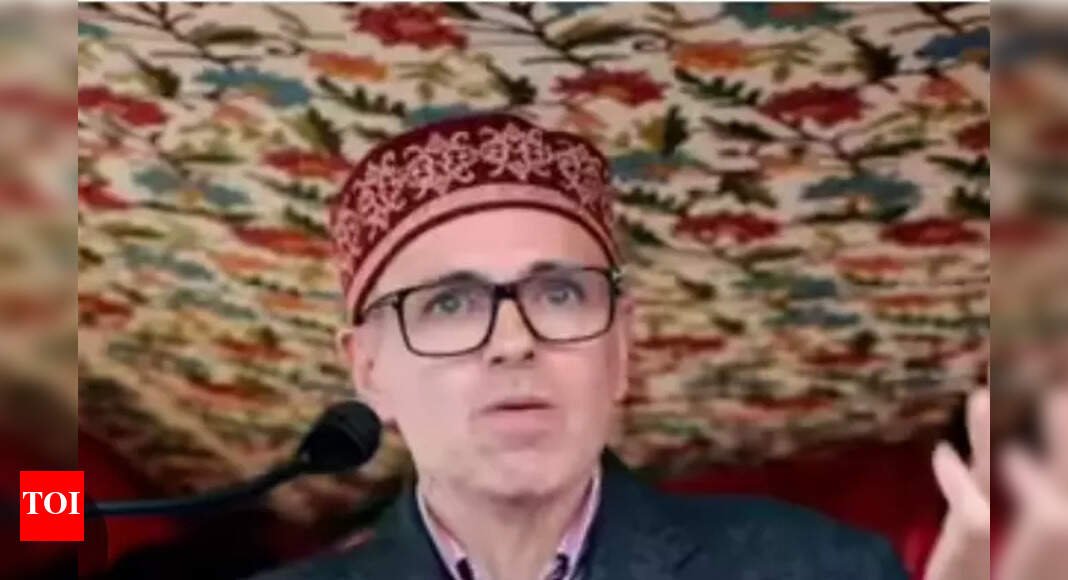 Shawl diplomacy with Delhi wraps CM Omar’s first year, marathons mask slow motion | Srinagar News Shawl diplomacy with Delhi wraps CM Omar’s first year, marathons mask slow motion | Srinagar News