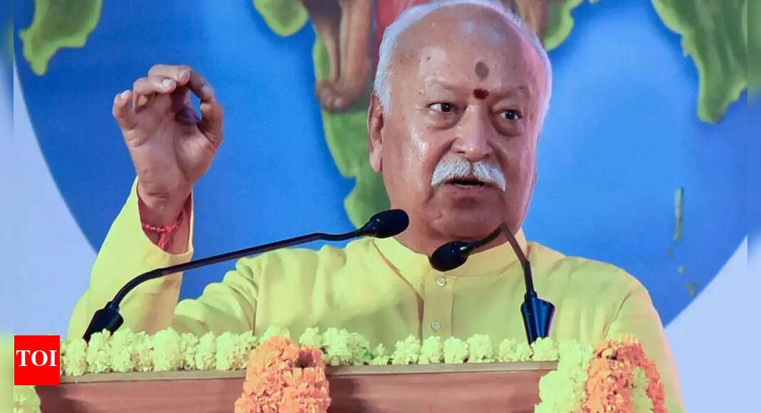 Invaders looted India of wealth, then intellect: Mohan Bhagwat | Mumbai News
