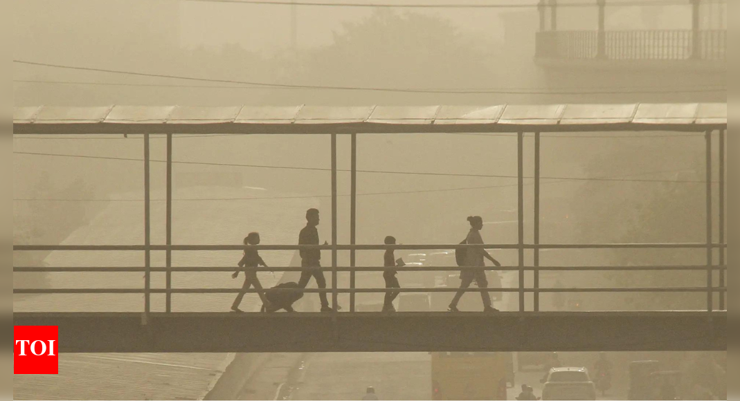 Delhi has worst Diwali air in 4 years, Tuesday winds prevent ‘severe’ drop | Delhi News