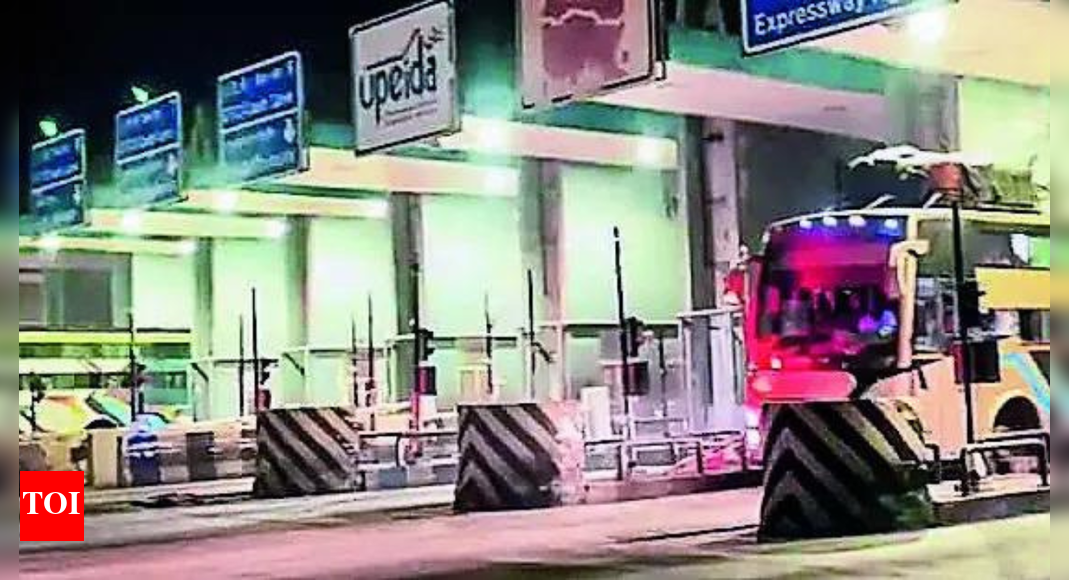 No Diwali gift, staff make toll free for 5,000 cars in UP | Agra News