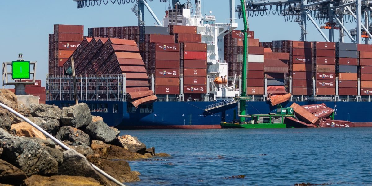 Trade and legal experts see up to 80% odds that the Supreme Court will rule against Trump’s global tariffs