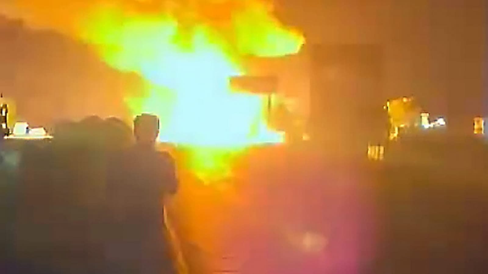 Truck-car collision on Jaipur-Ajmer highway causes massive chain explosion of LPG cylinders | Jaipur News