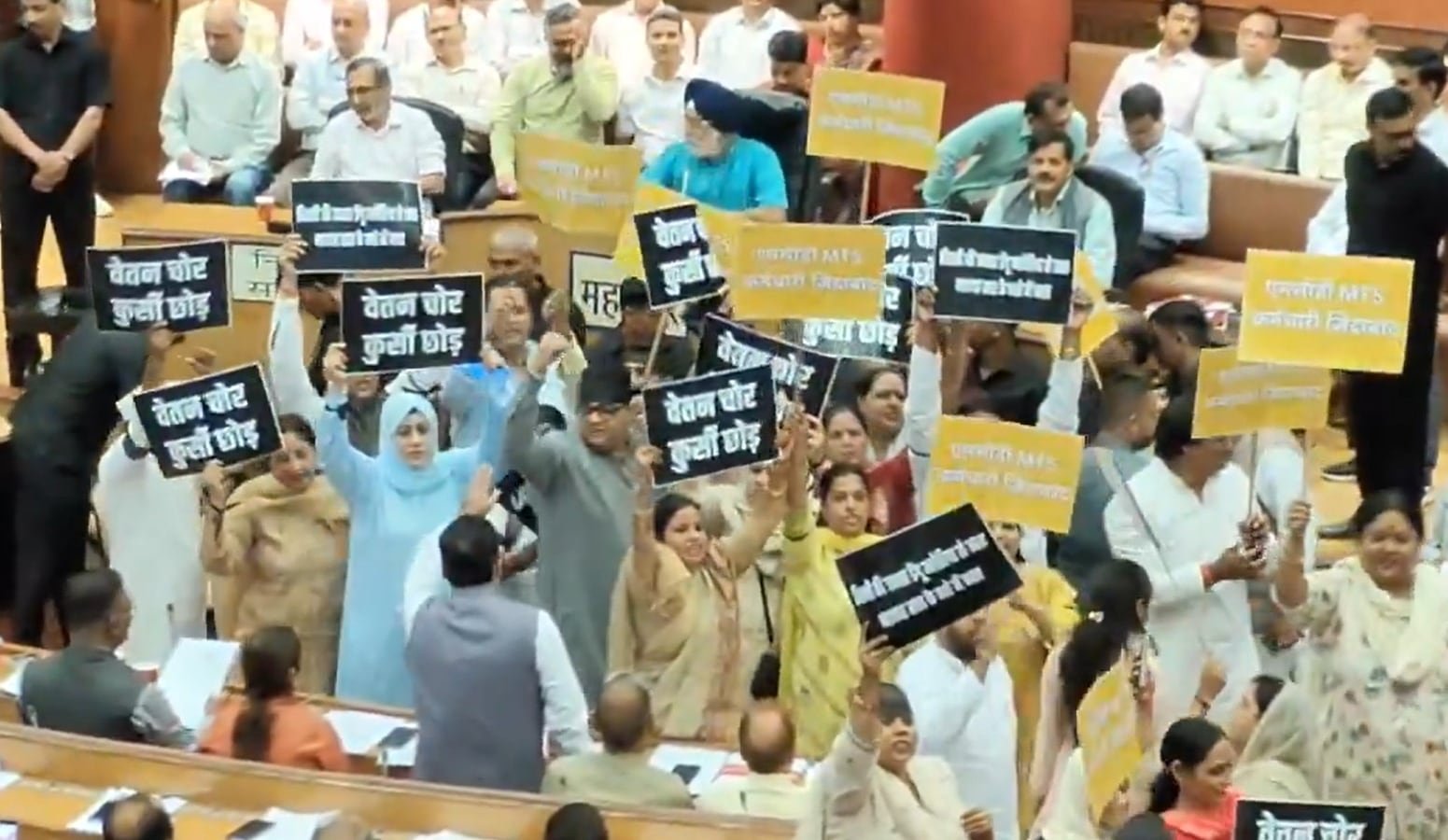 MCD workers strike continues, civic body may form panel for resolution | Delhi News