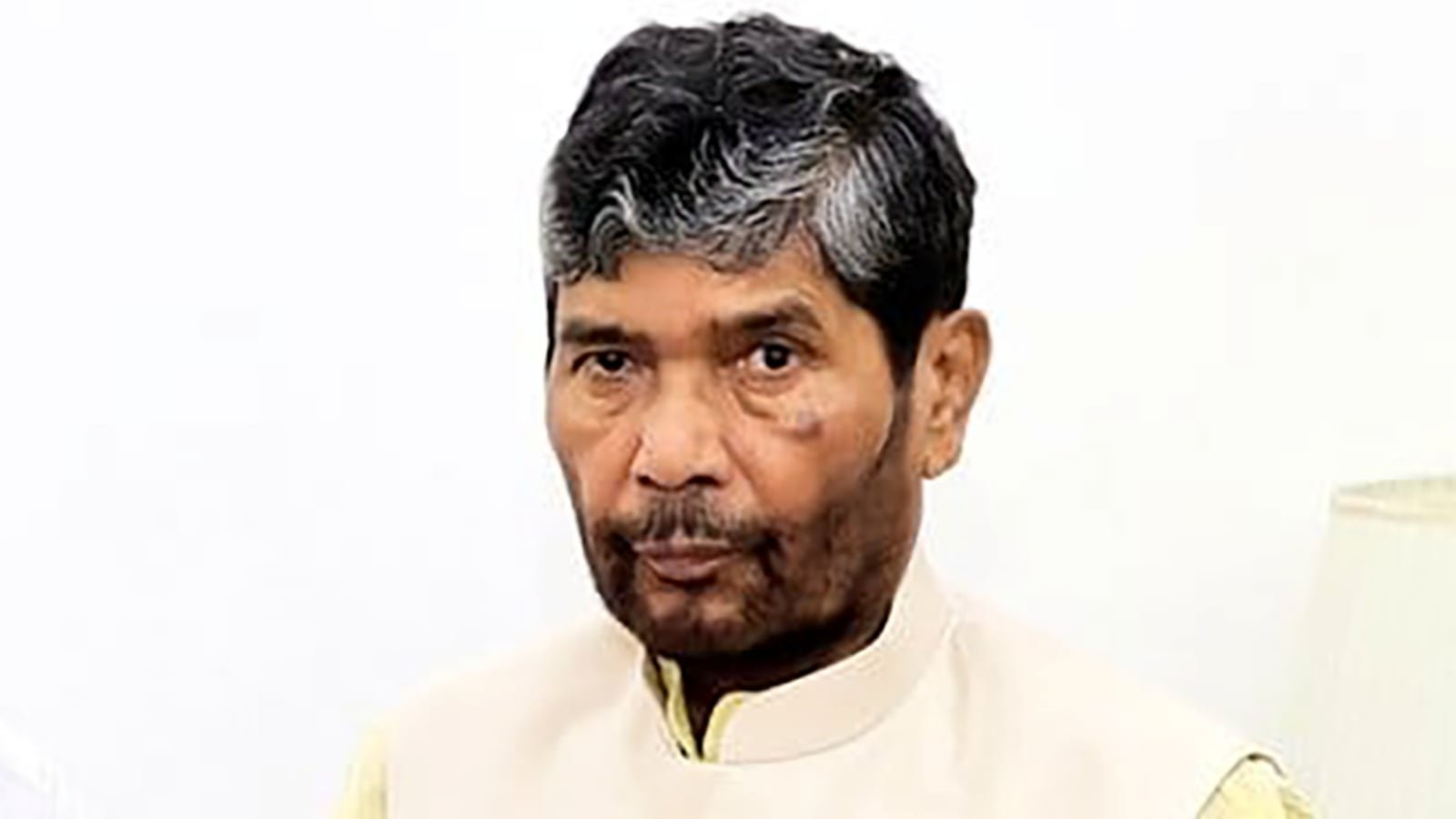 The Paswan out in the cold, Pashupati Paras to fight alone | Political Pulse News