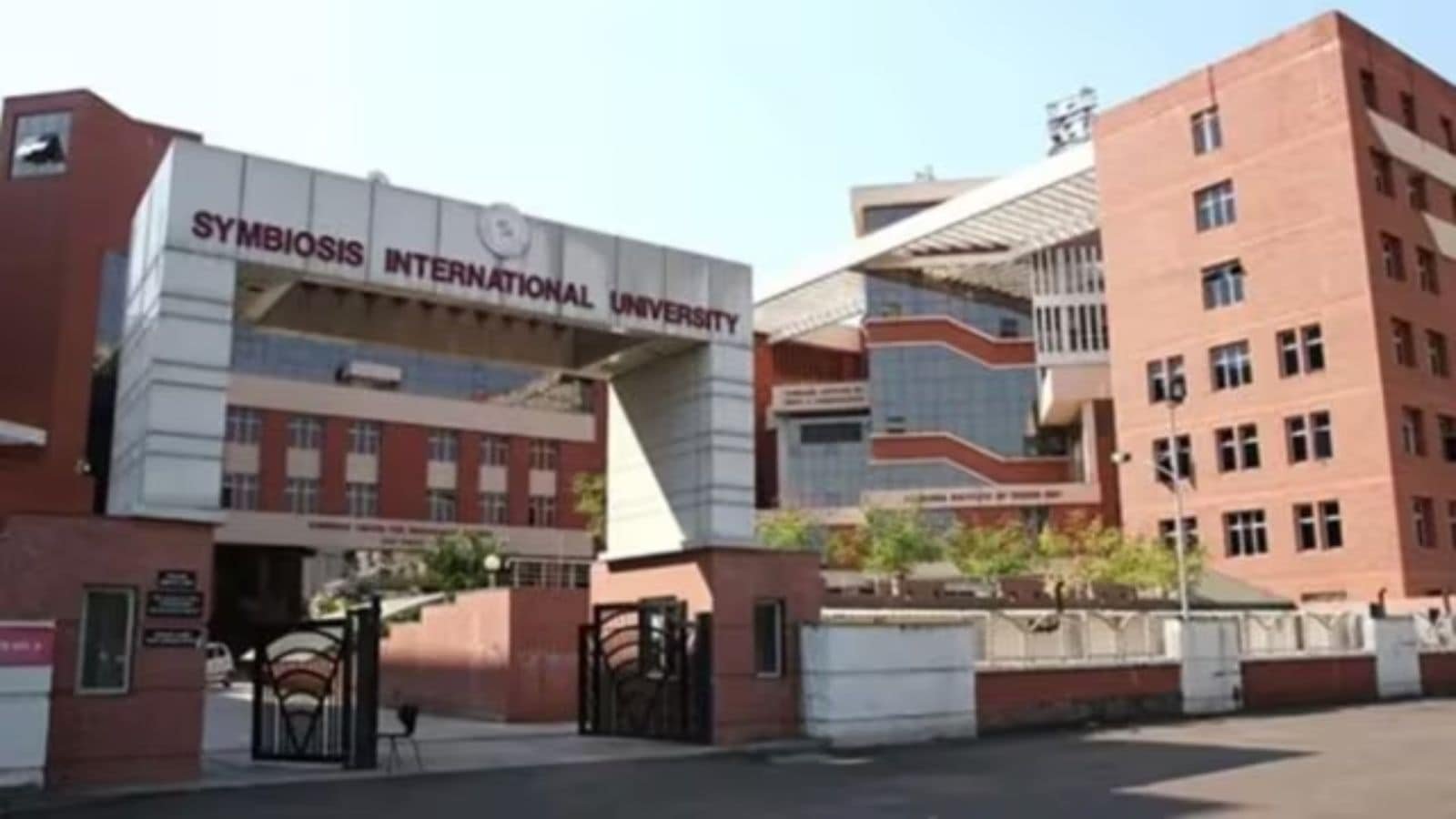 Students, universities should not trust middlemen says Symbiosis Pro Chancellor after CBI files case against fake PMO official seeking admission | Pune News
