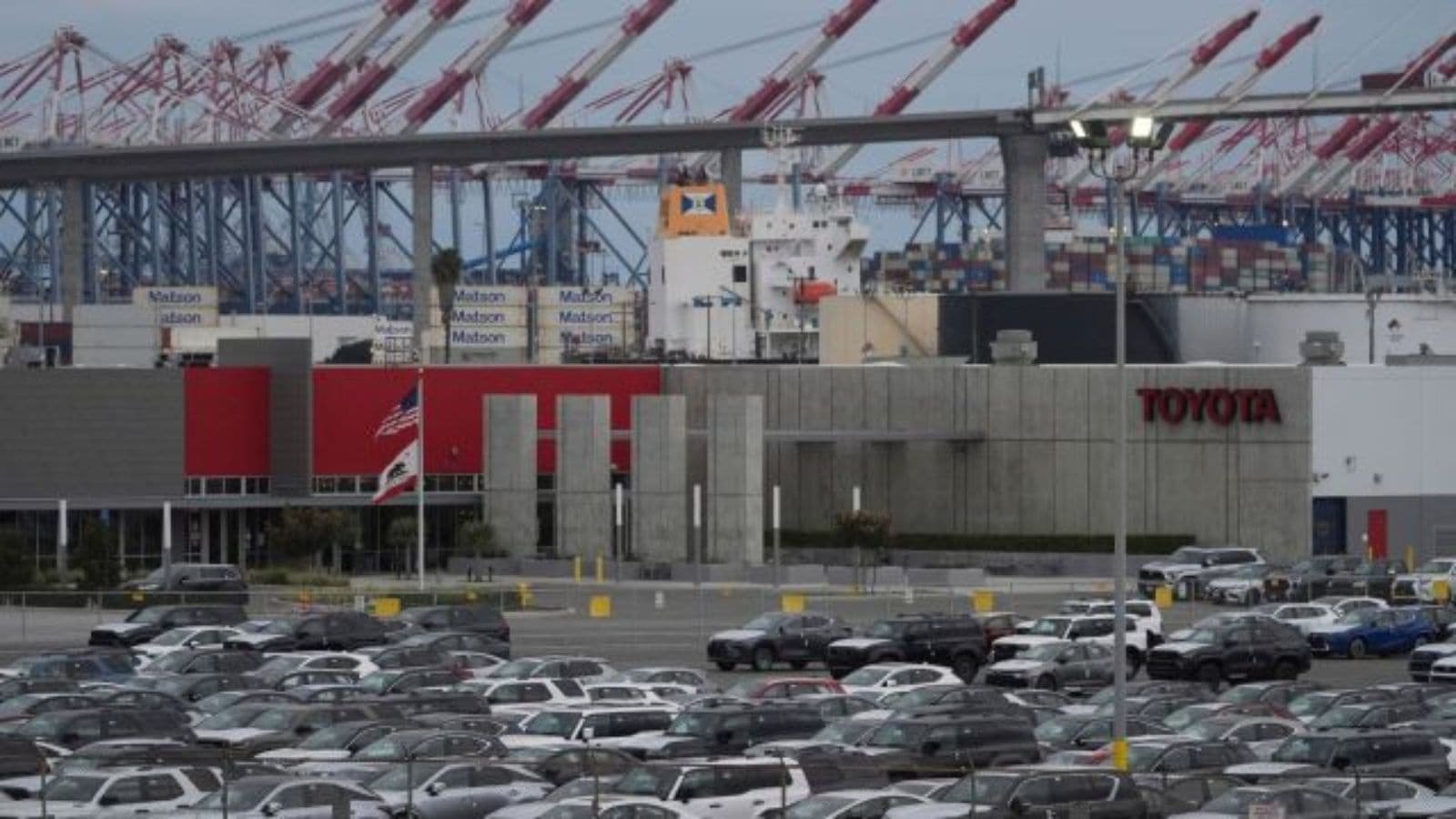 Trump approves tariff relief for US auto production, issues new truck duties | World News