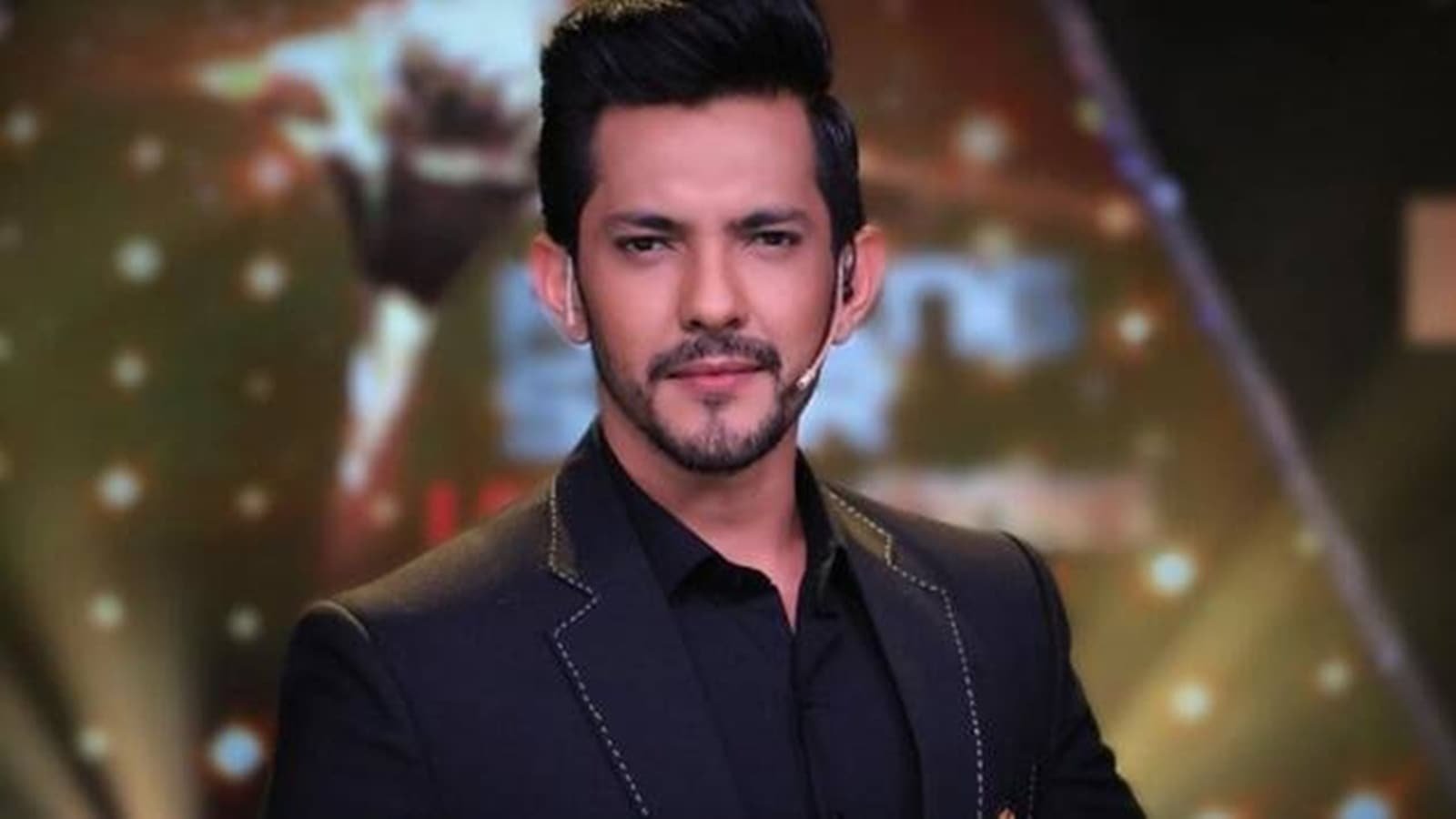 ‘Subah subah half pant aur ganji me chalte the’: Aditya Narayan starts mornings with a walk, but stays home most days ‘admiring’ his 12-foot ceiling Mumbai house | Lifestyle News
