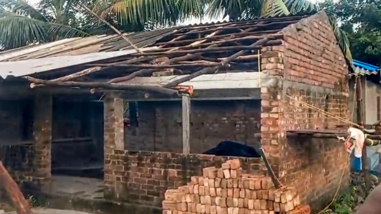 Bengal to face rainy weekend; landslide warning for north | Kolkata News