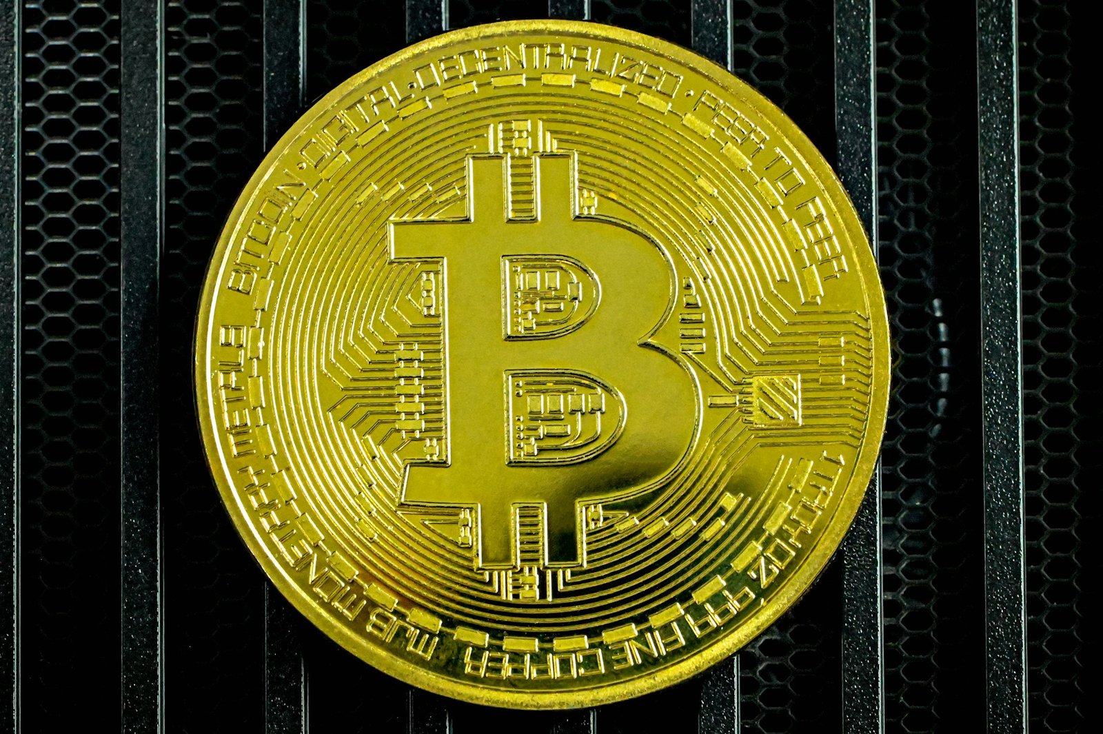 Bitcoin Defends 8,000 Support Amid Whale Selling In September