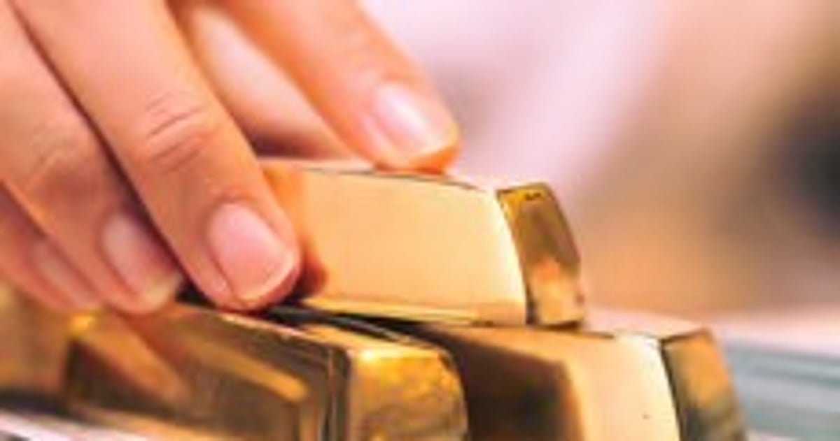 Gold To Hit ,000? Ed Yardeni Predicts Yellow Metal To Surge 150% By 2028 On Safe Haven Appeal