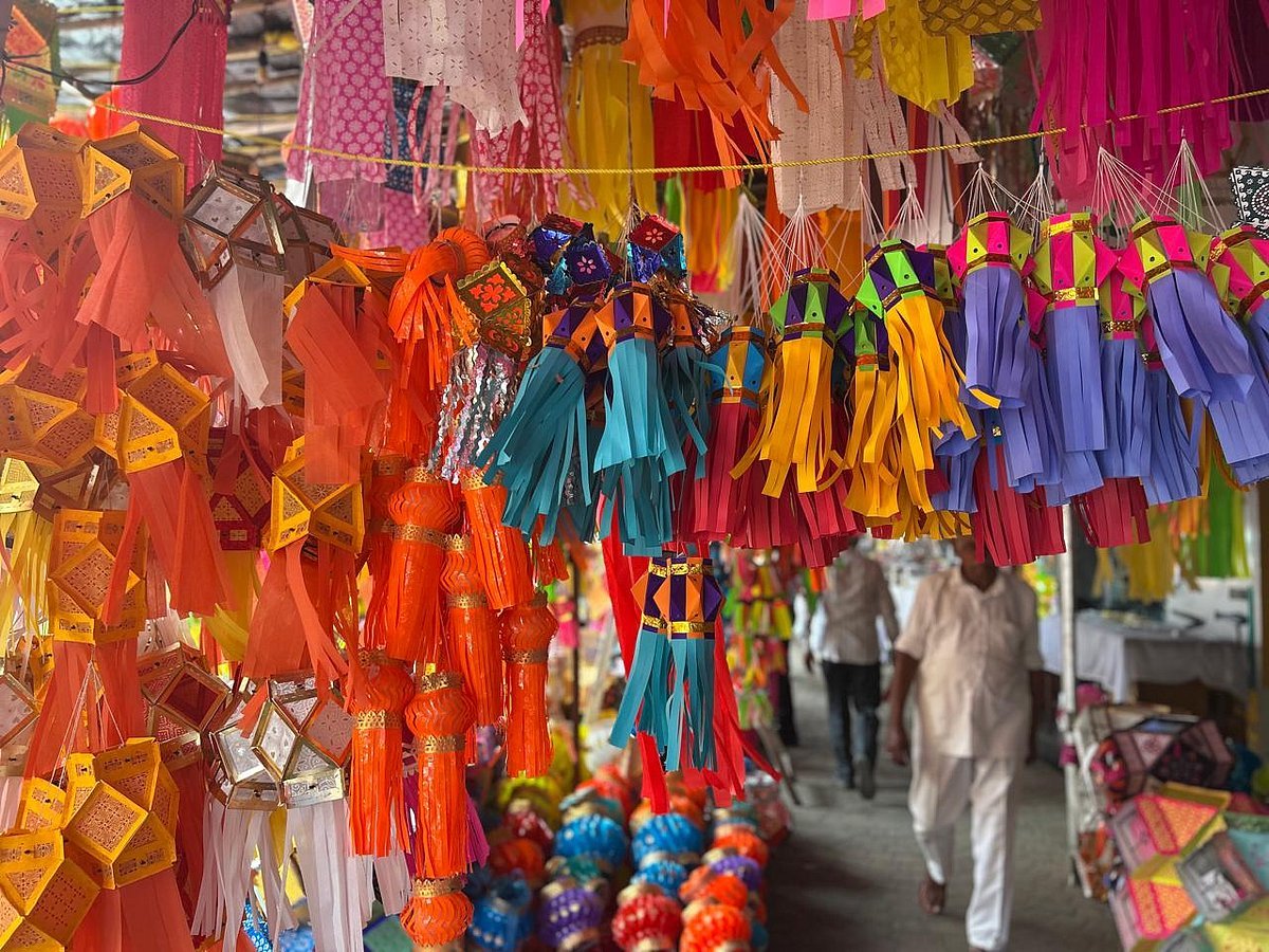 What A Stroll Through Mumbai’s ‘Kandil Gully’ Tells You About The State Of The Economy